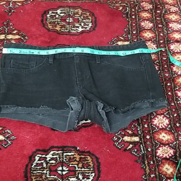 🎁 Vintage black guess Jean shorts - Picture 4 of 8